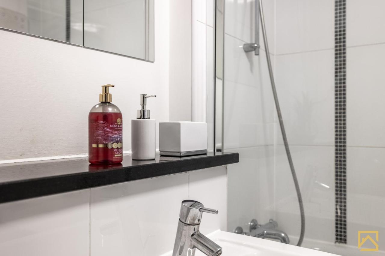 Modern 1 Bed In Central Mk, Free Parking, Smart Tv, Manhattan House By Valore Property Services Milton Keynes Exterior photo